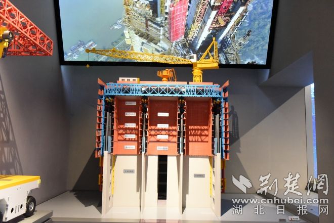 空中造樓機(jī)模型 (中國(guó)建筑科技館).JPG.JPG